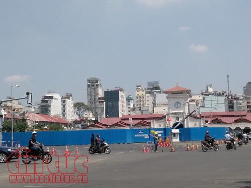 Điều chỉnh giao thông khu vực vòng xoay Bến Thành phục vụ thi công nhà ga Metro ảnh 1